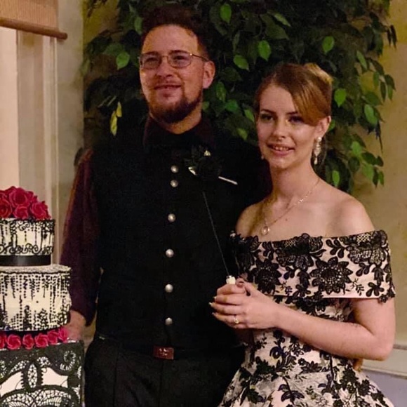 Meet your Posher, Zoe - Picture 1 of 1